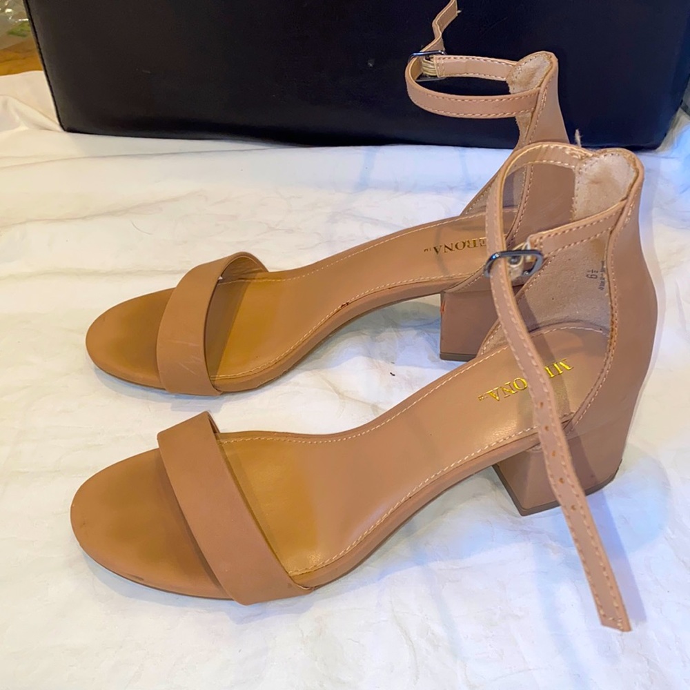 Strappy sandals with 2.5 heel, size 6.5